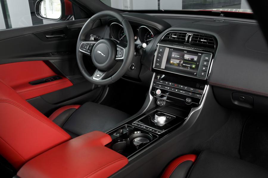  Jaguar XE S 2015 года  (фото 46 из 49)